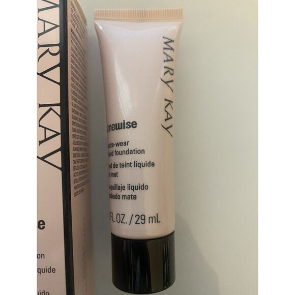 Mary Kay Timewise Luminous Wear Liquid Foundation Ivory 3 -038752 - Picture 4 of 4